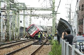 The scene of a truck collision on the Keikyu Line of the Keihin Electric Express Railway